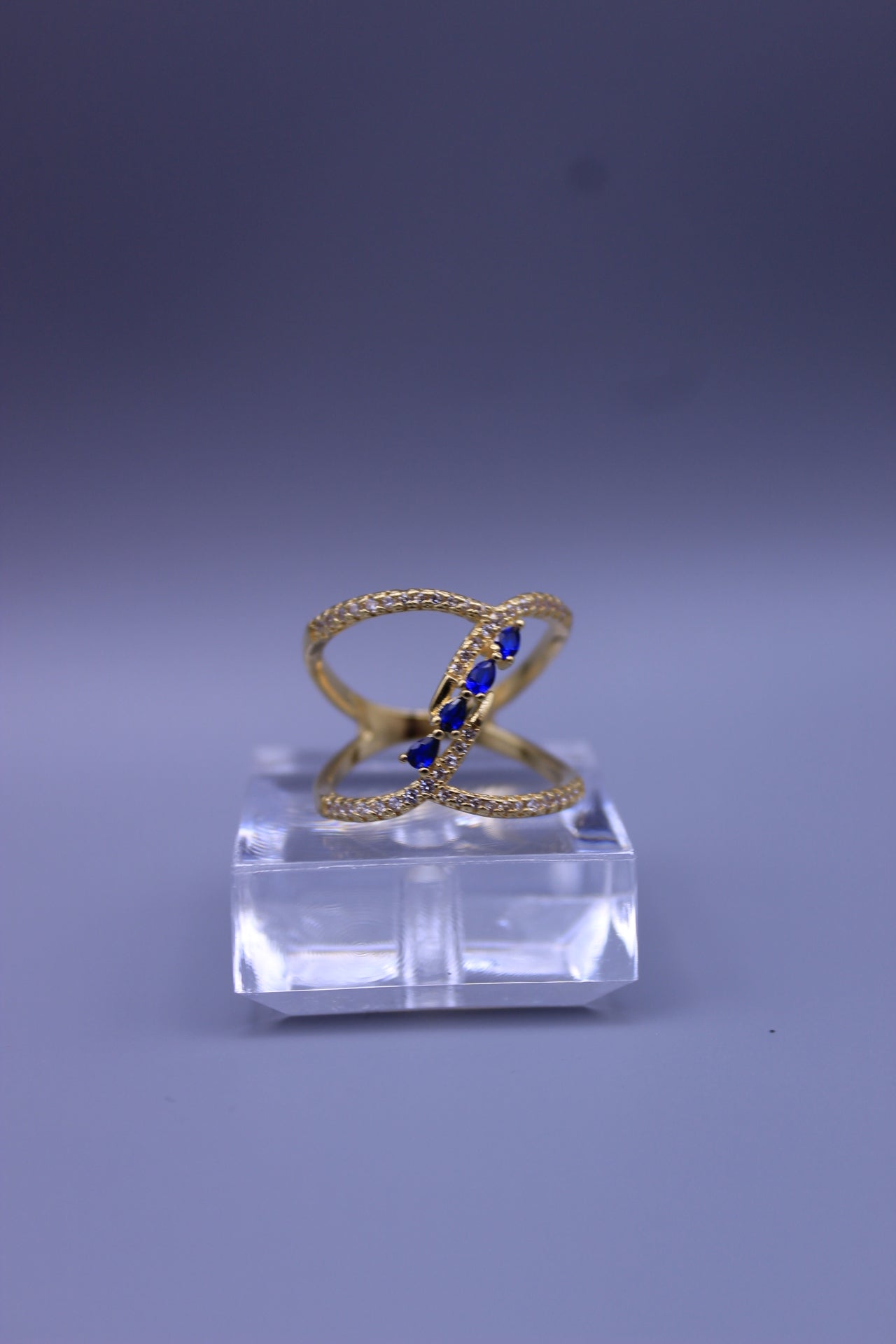 Double loop with blue stones ring