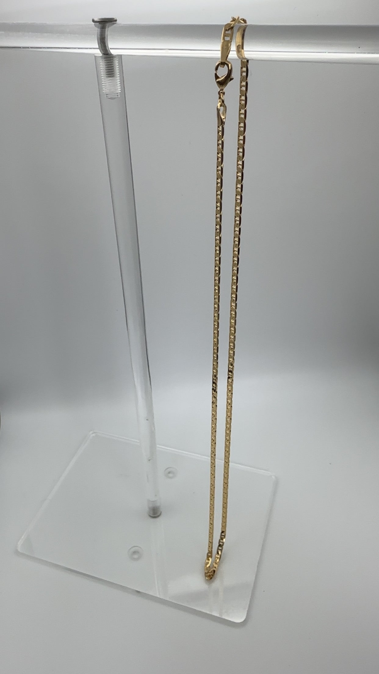 Gold chain necklace