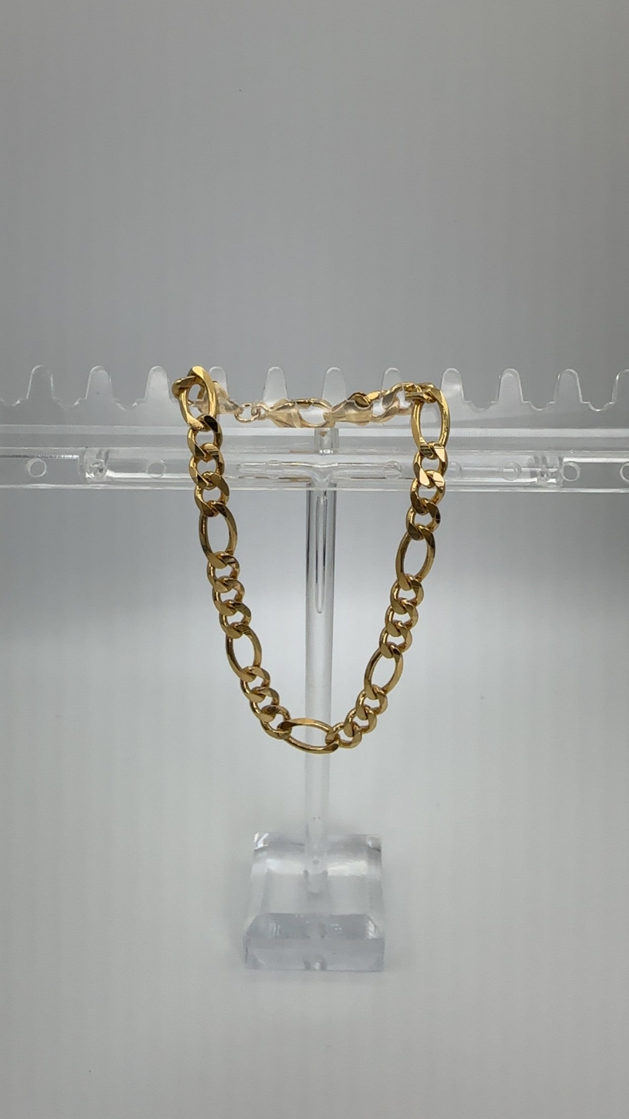 Big loop gold bracelet