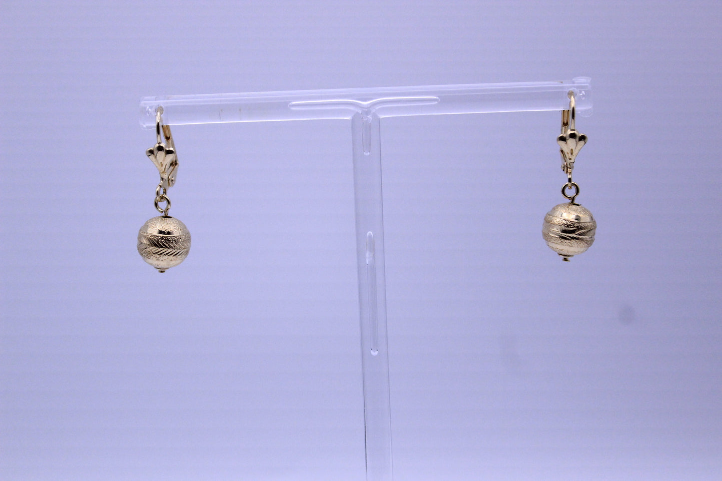 Detailed ball earring