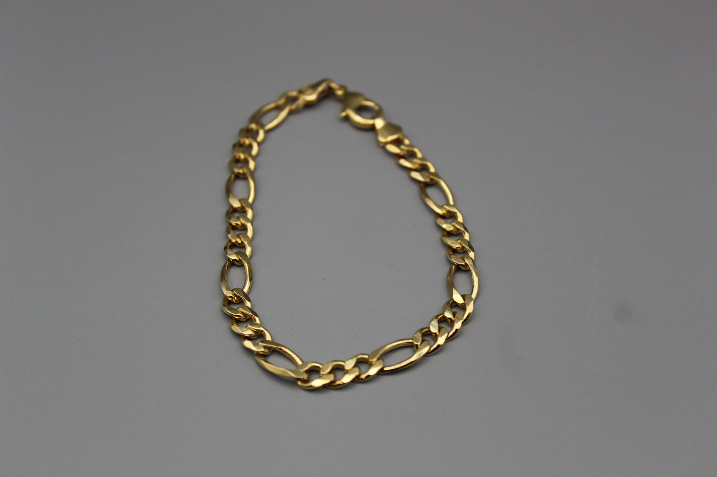 Big loop gold bracelet